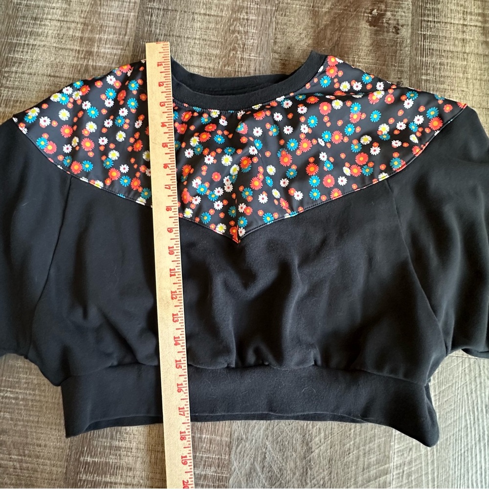 Nike Sweatshirt Women's Medium Black with Multi Color‎ Floral Print Cropped - Picture 4 of 9